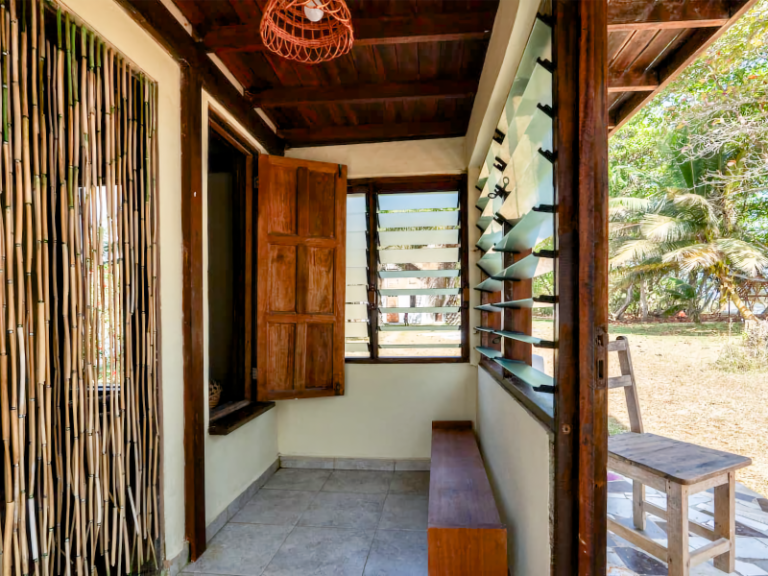 fammily-ground-floor-porch