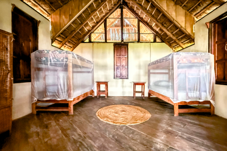 palms-two-single-beds